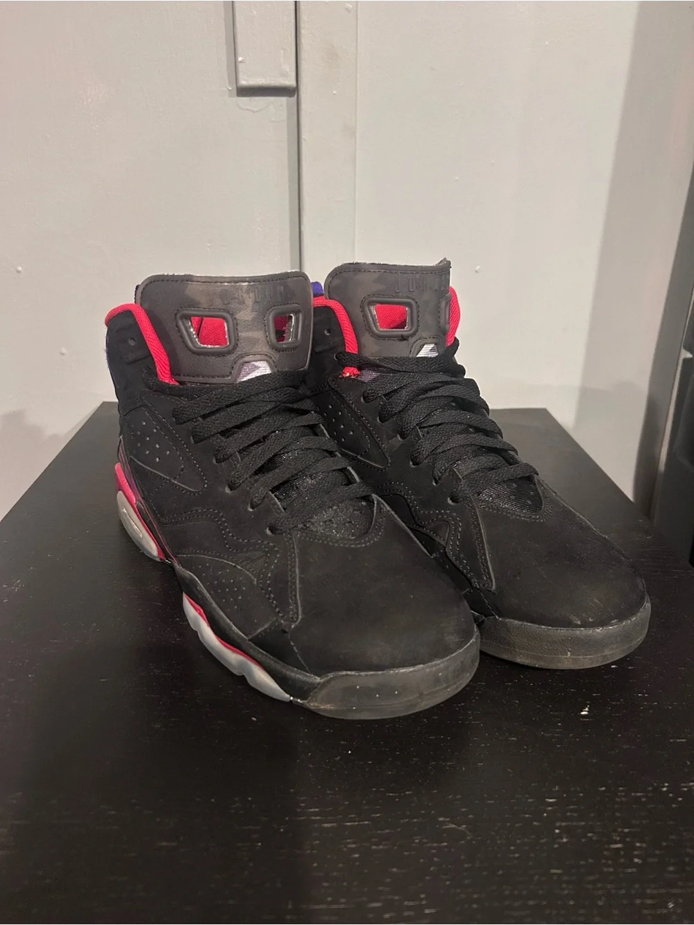Black Jordan 6s 7Y